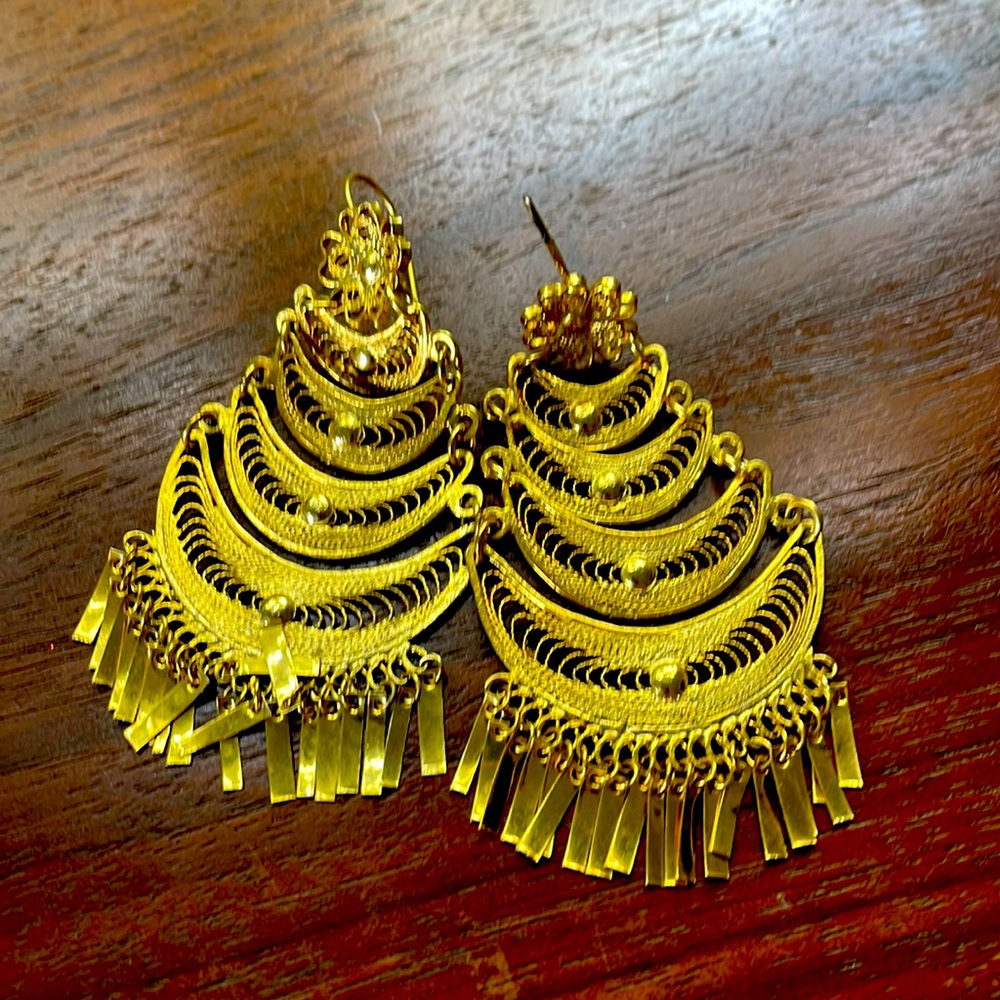 Beautiful lightweight gold filigree earrings from Mexico